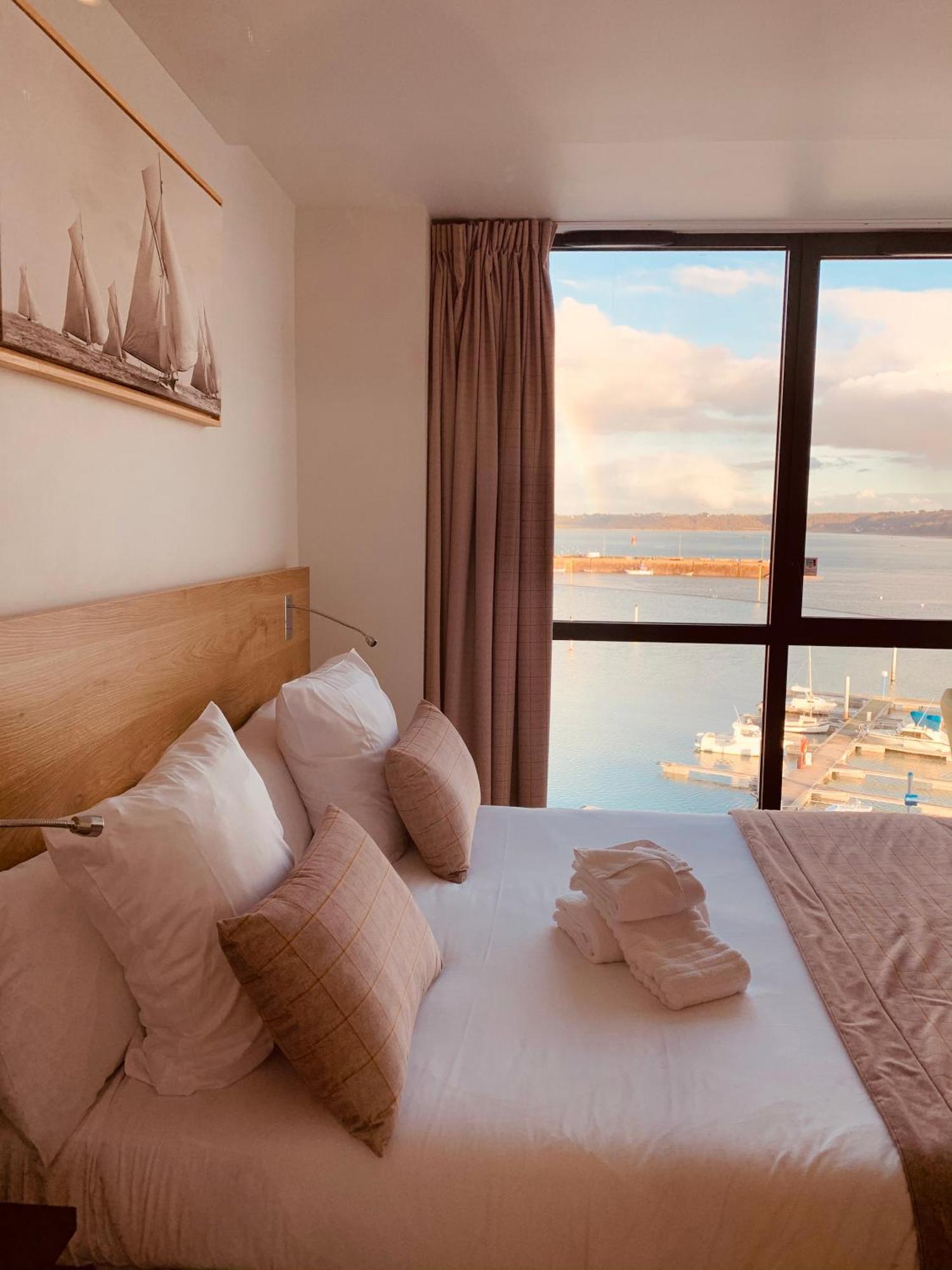 Le Nautica Hotel Перос-Гирек Екстериор снимка